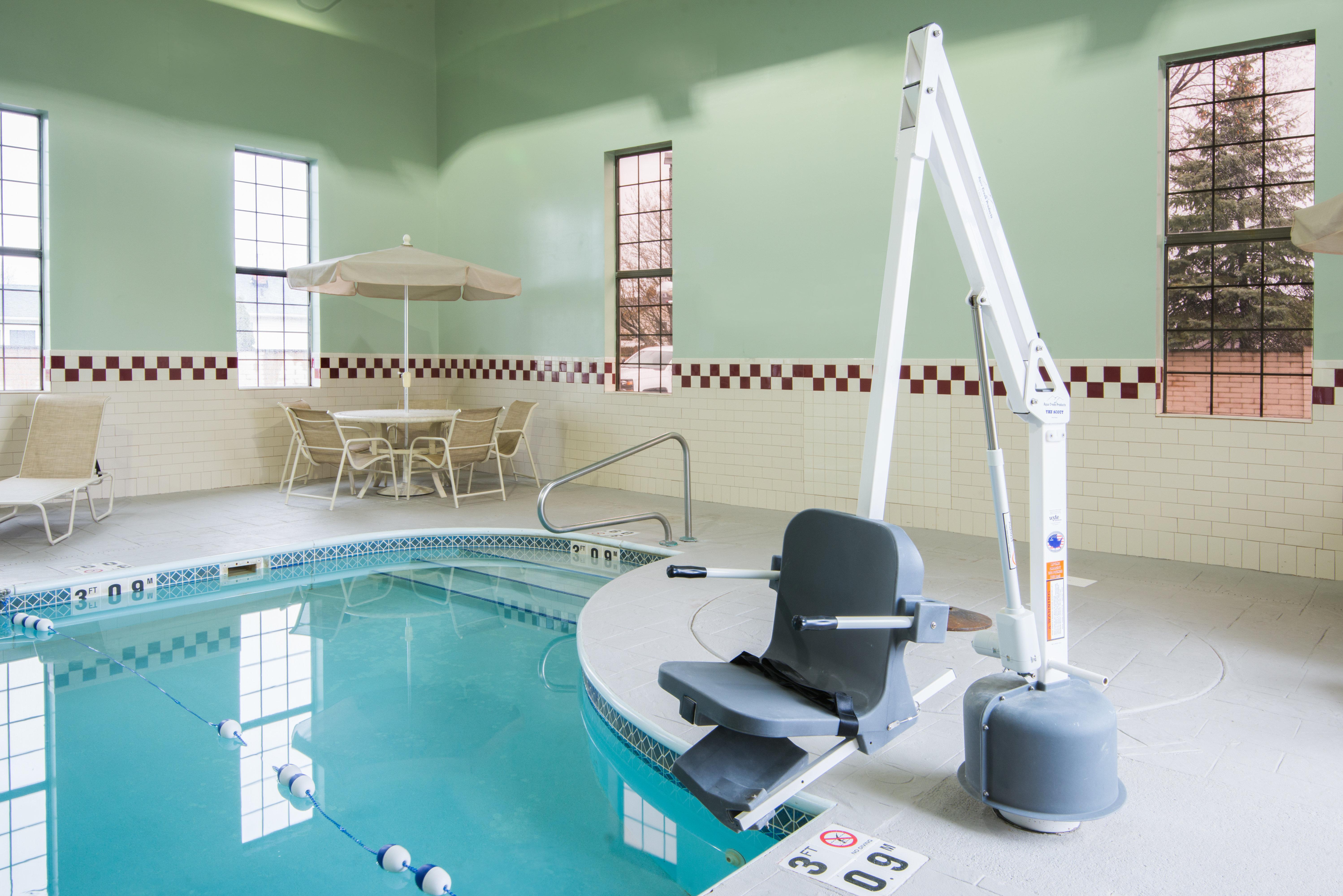 Holiday Inn Express Cleveland Airport - Brook Park By Ihg Eksteriør bilde