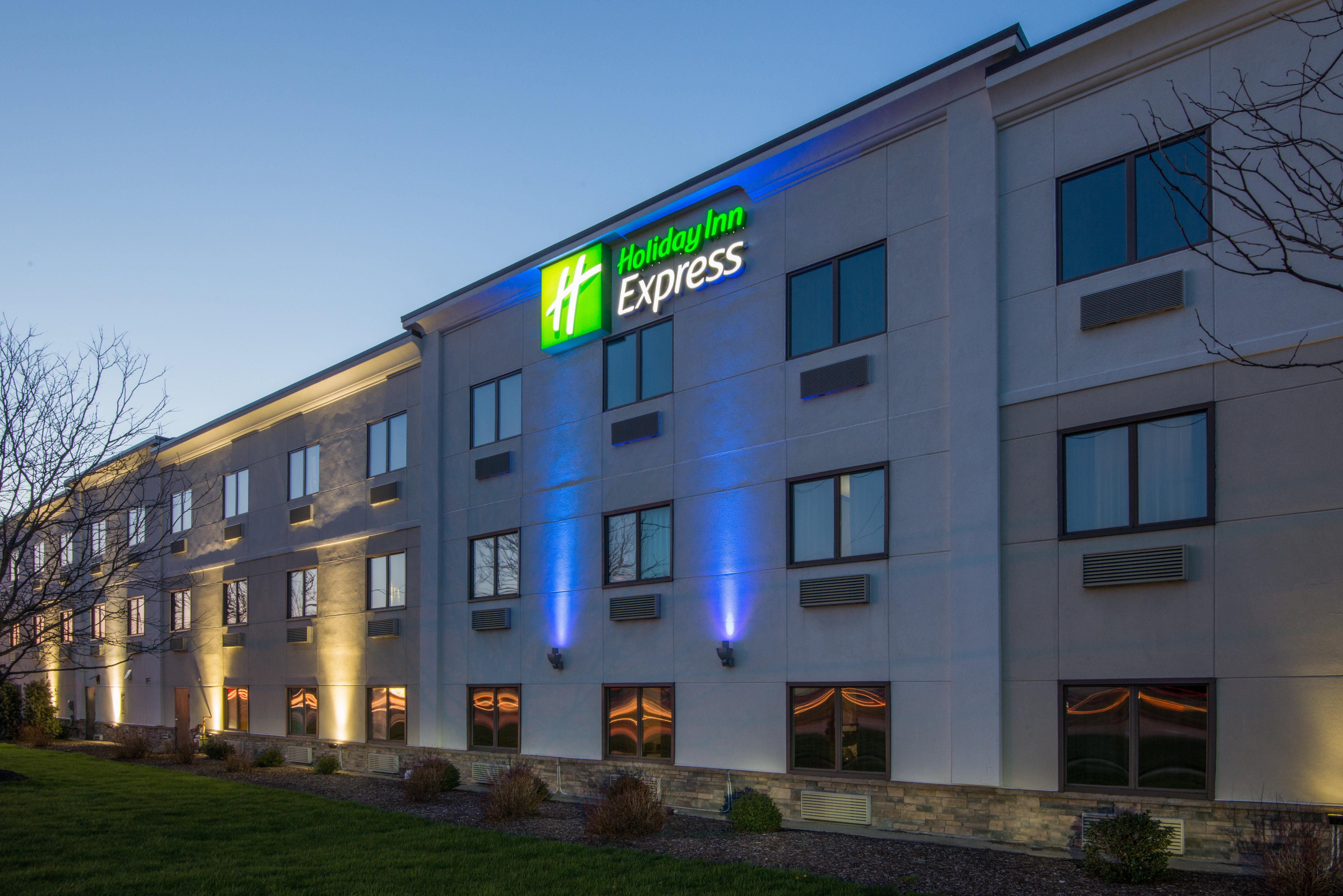 Holiday Inn Express Cleveland Airport - Brook Park By Ihg Eksteriør bilde