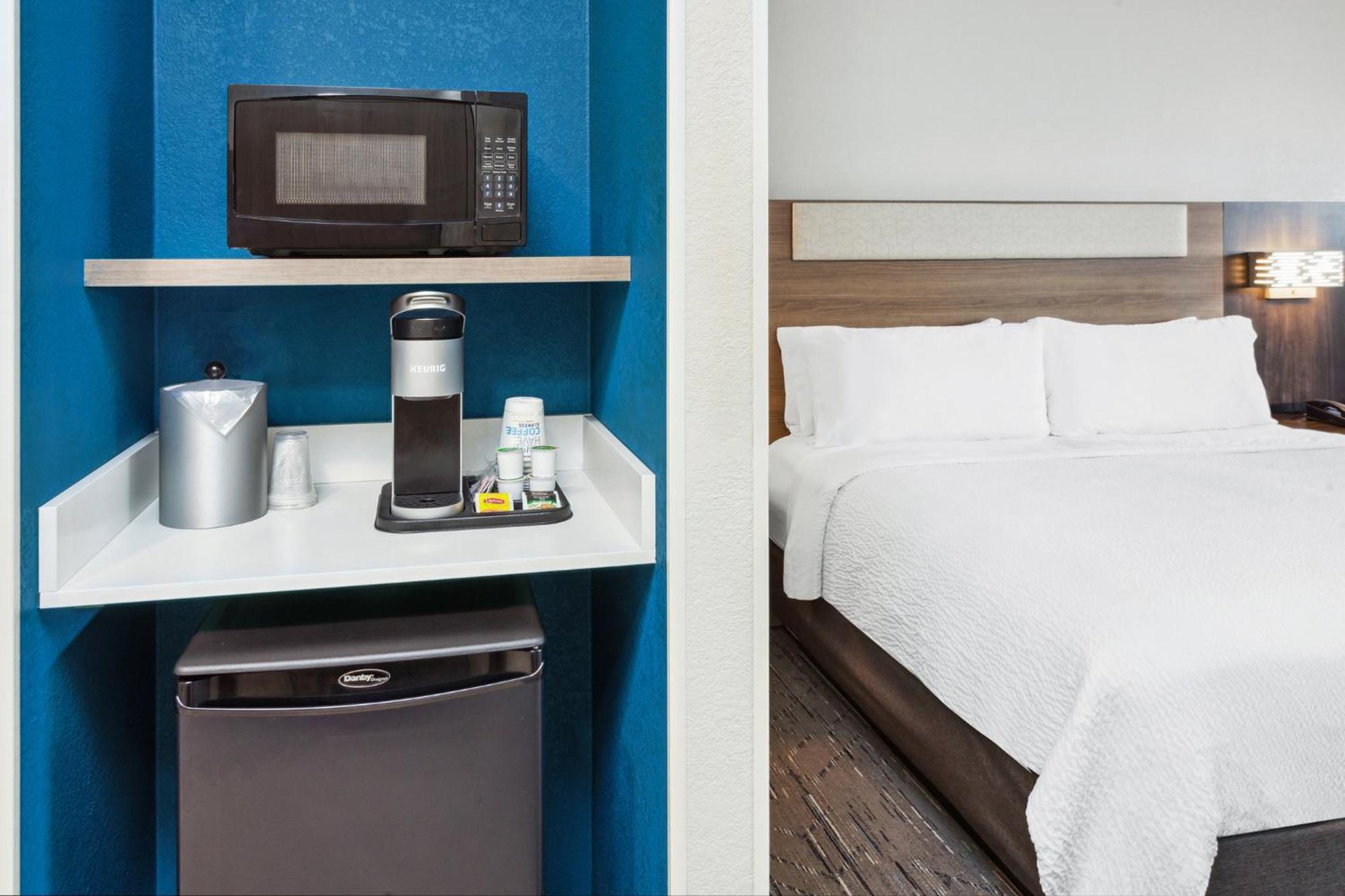 Holiday Inn Express Cleveland Airport - Brook Park By Ihg Eksteriør bilde