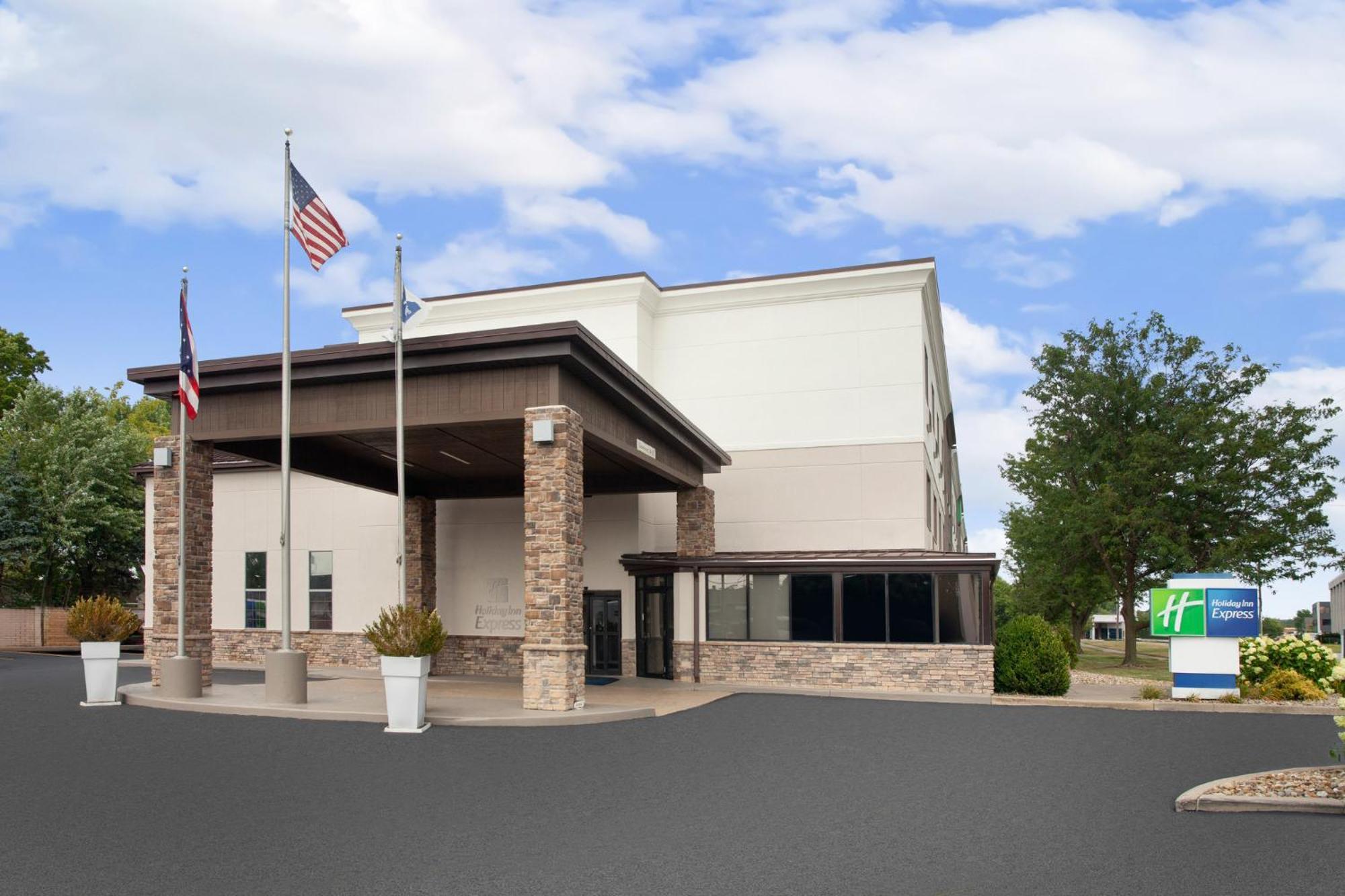 Holiday Inn Express Cleveland Airport - Brook Park By Ihg Eksteriør bilde