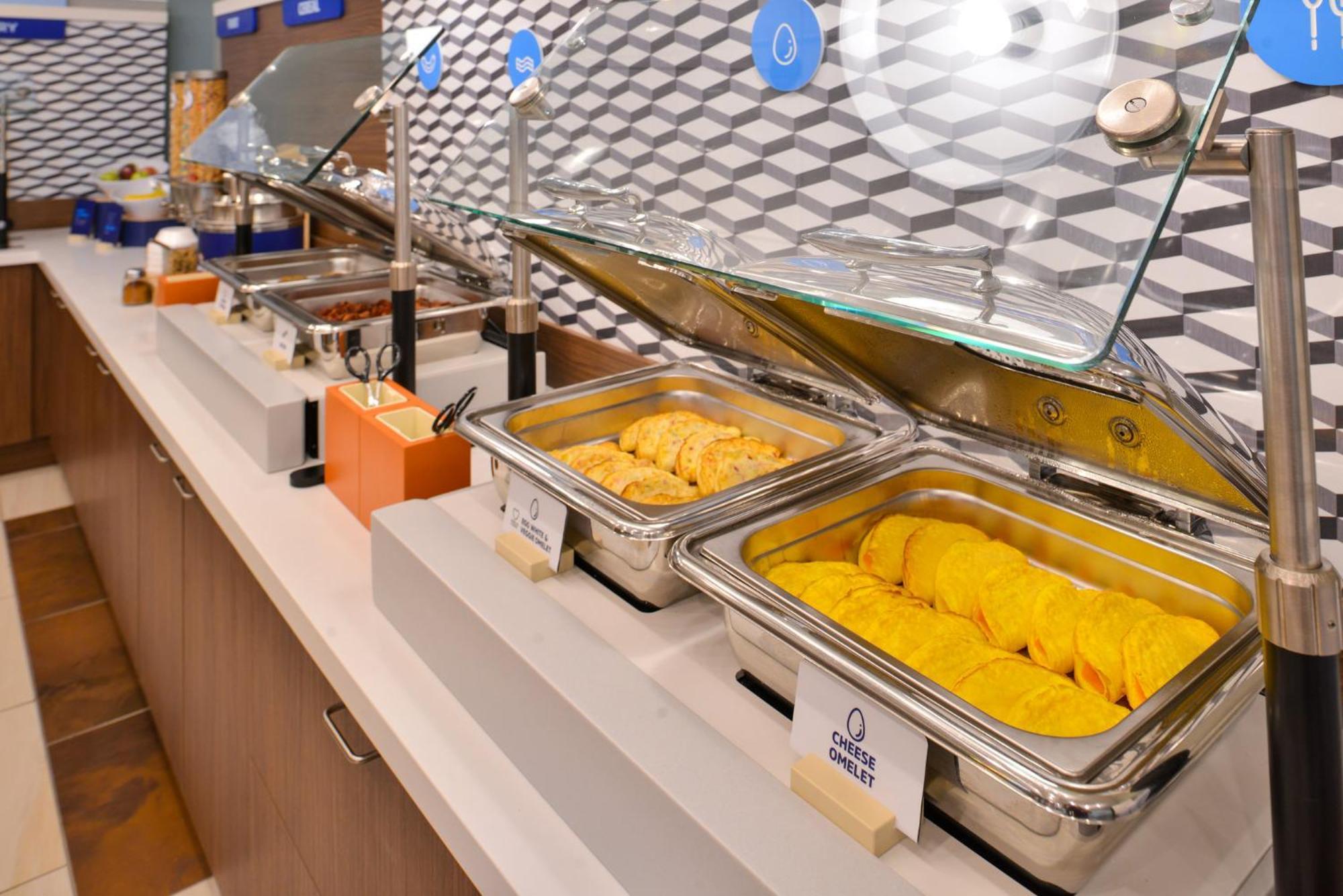 Holiday Inn Express Cleveland Airport - Brook Park By Ihg Eksteriør bilde