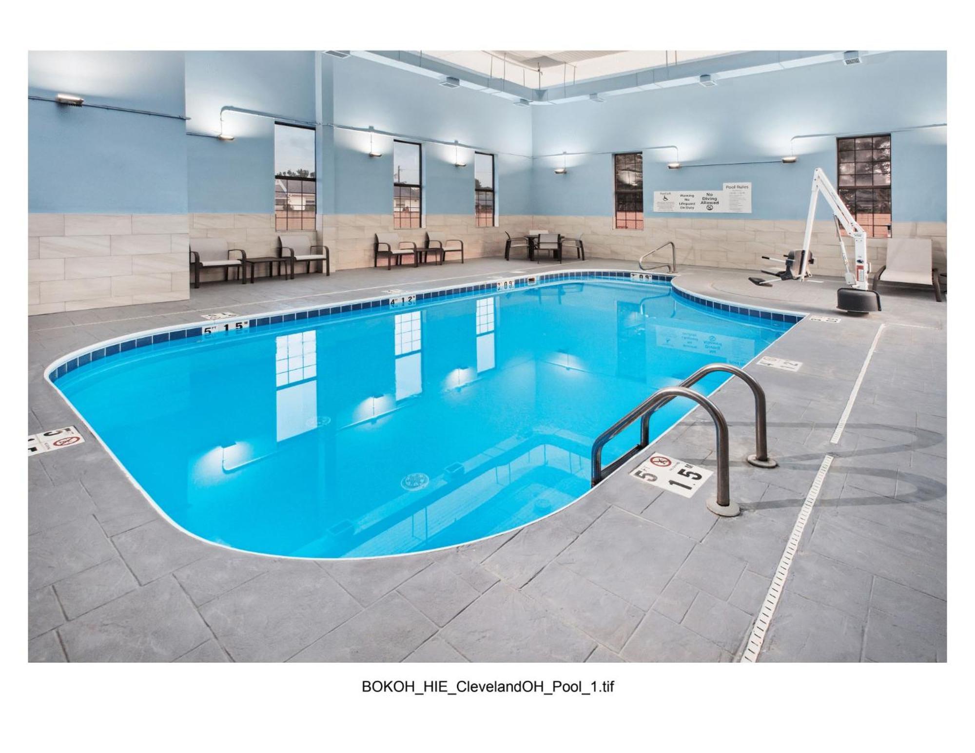 Holiday Inn Express Cleveland Airport - Brook Park By Ihg Eksteriør bilde