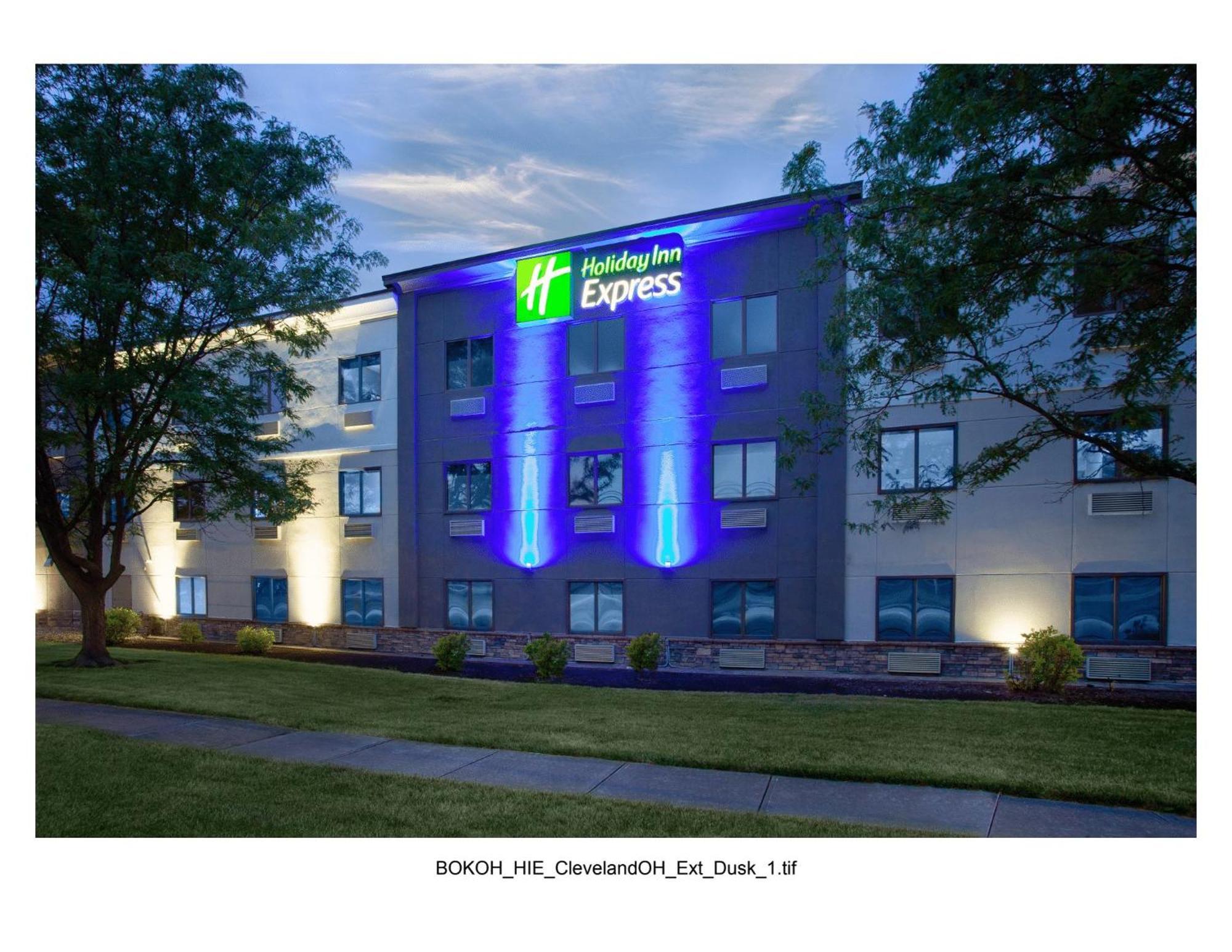 Holiday Inn Express Cleveland Airport - Brook Park By Ihg Eksteriør bilde