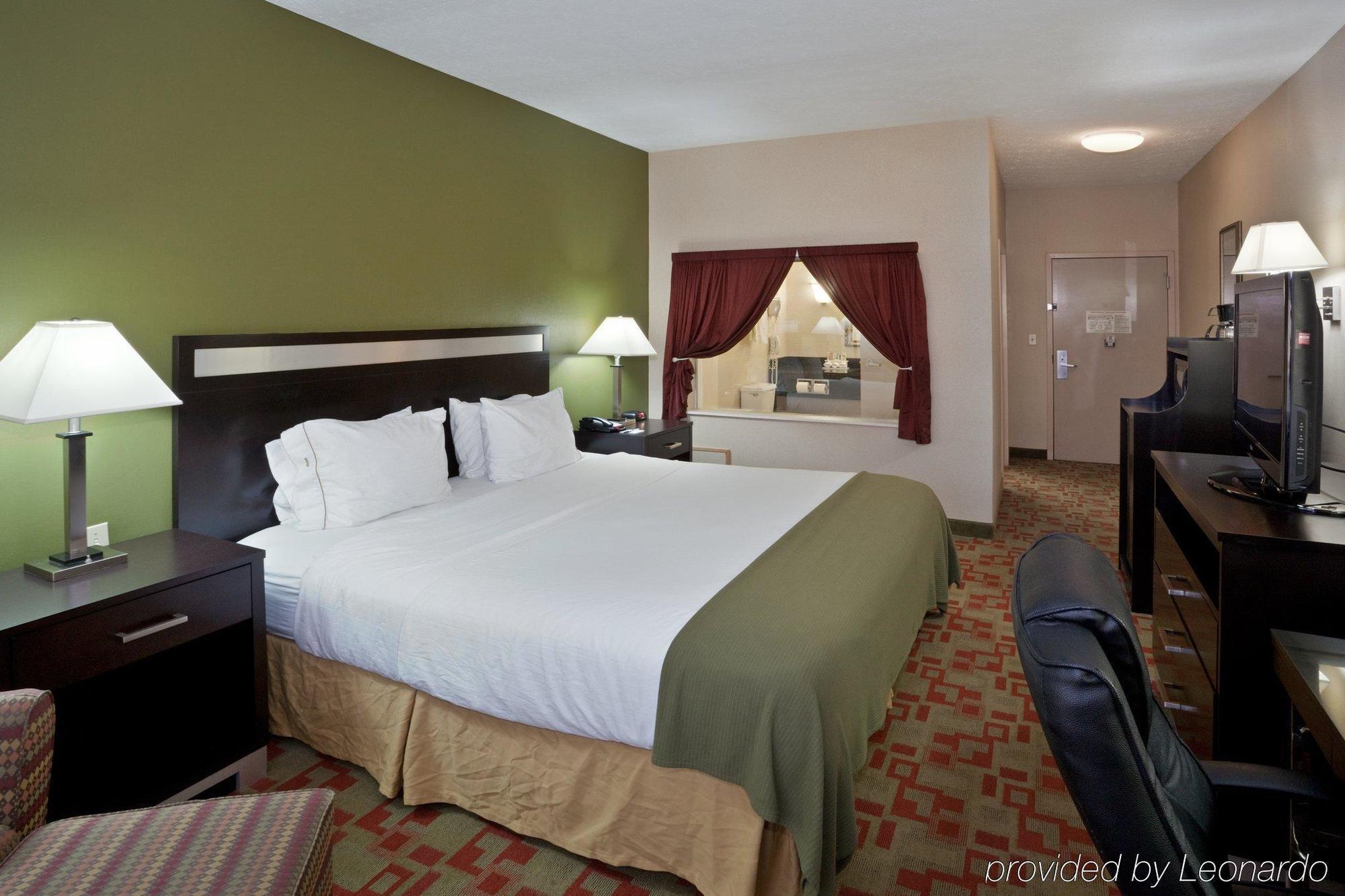 Holiday Inn Express Cleveland Airport - Brook Park By Ihg Rom bilde